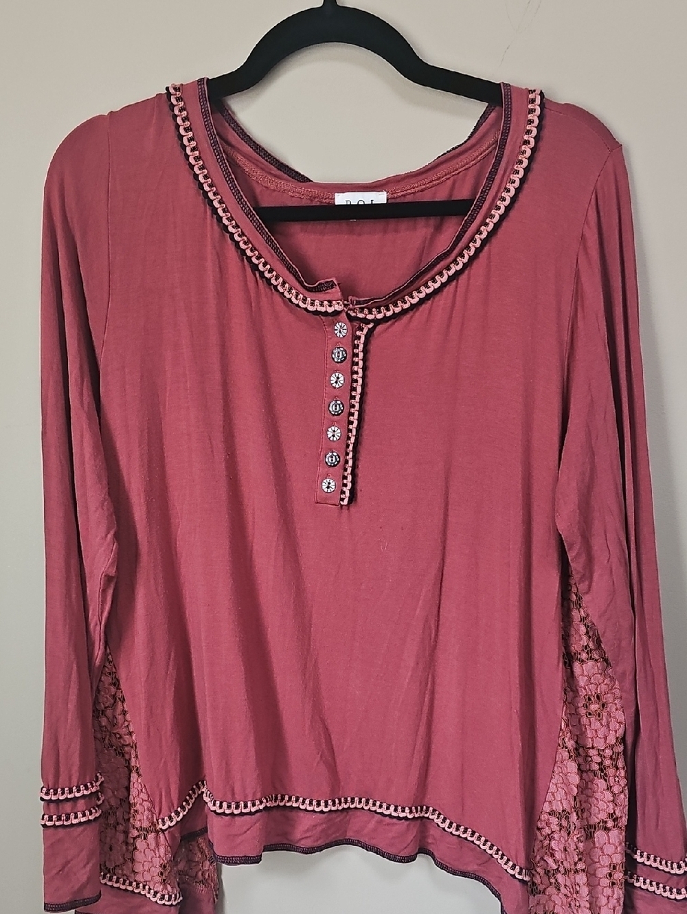 POL Rust Red Long Sleeve Henley Top with Lace Insets Oversized Slouchy Eclectic